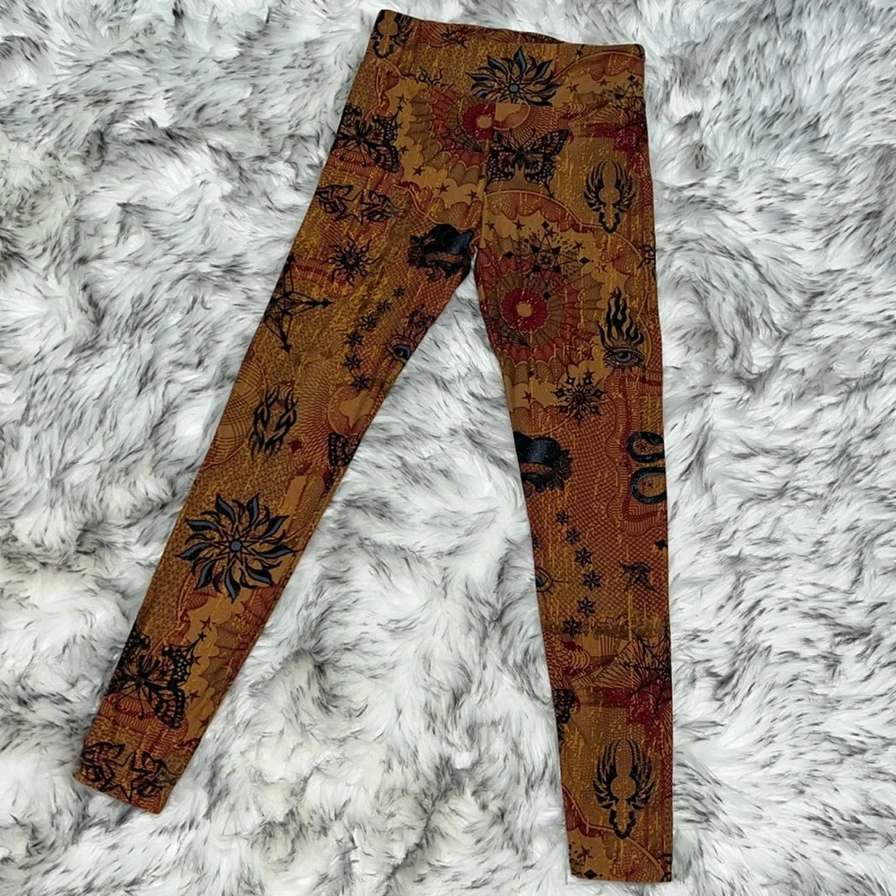 NWOT Witchy Goth Print Halloween High Rise Brushed Fabric Leggings S (3-5) - Picture 2 of 9